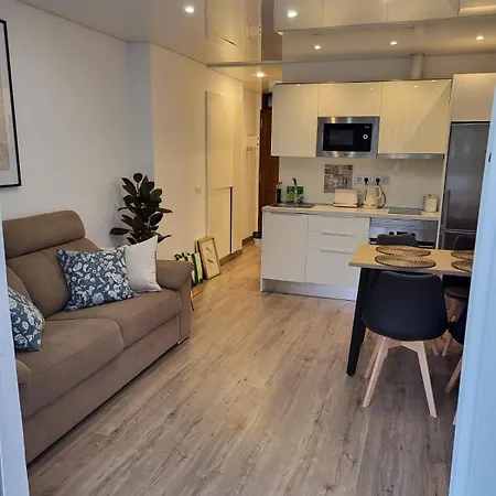 Bluebird Luxury In Americas 아파트