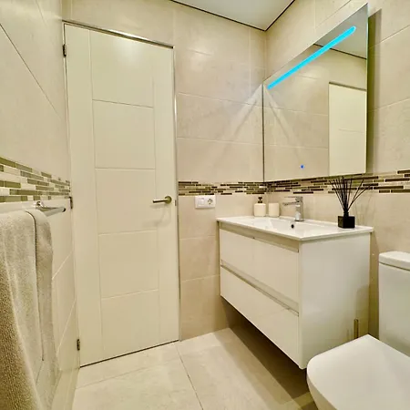 Bluebird Luxury In Americas 아파트